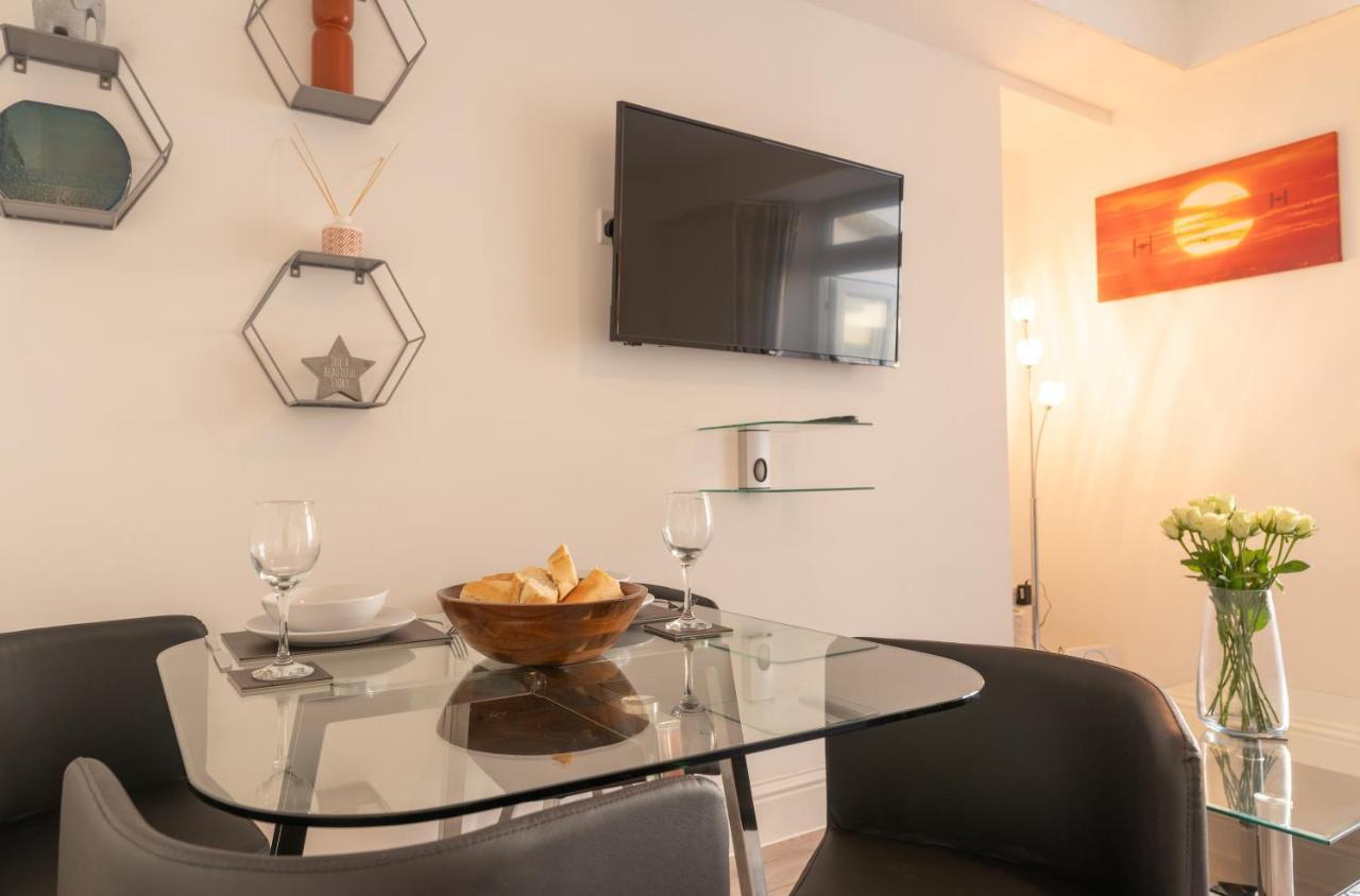 Apartment Highfield House - 1 Bed-sleeps 2-tjs20hh *